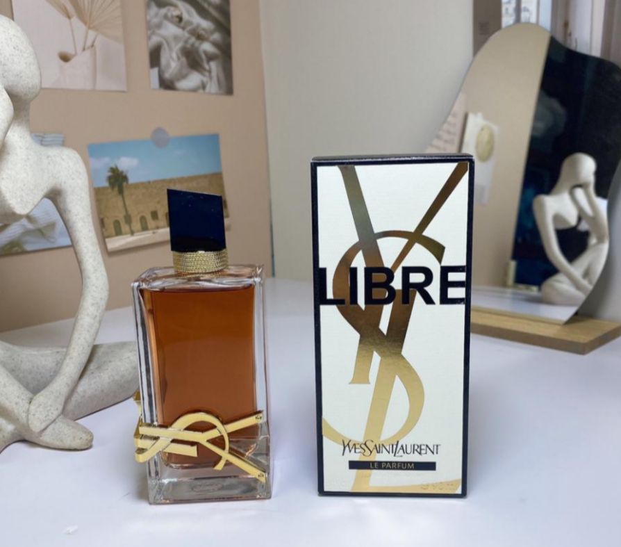 Yves Saint Laurent 28